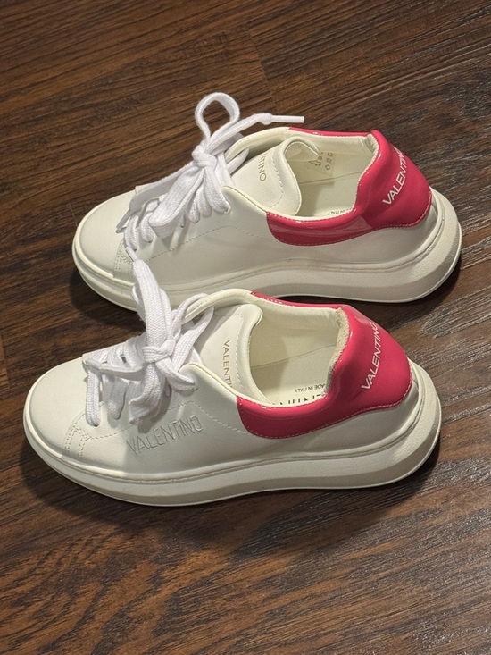 Valentino White Leather Low-Top Sneakers with Pink Heel Tab, Like New, Sz 7 - Picture 13 of 16